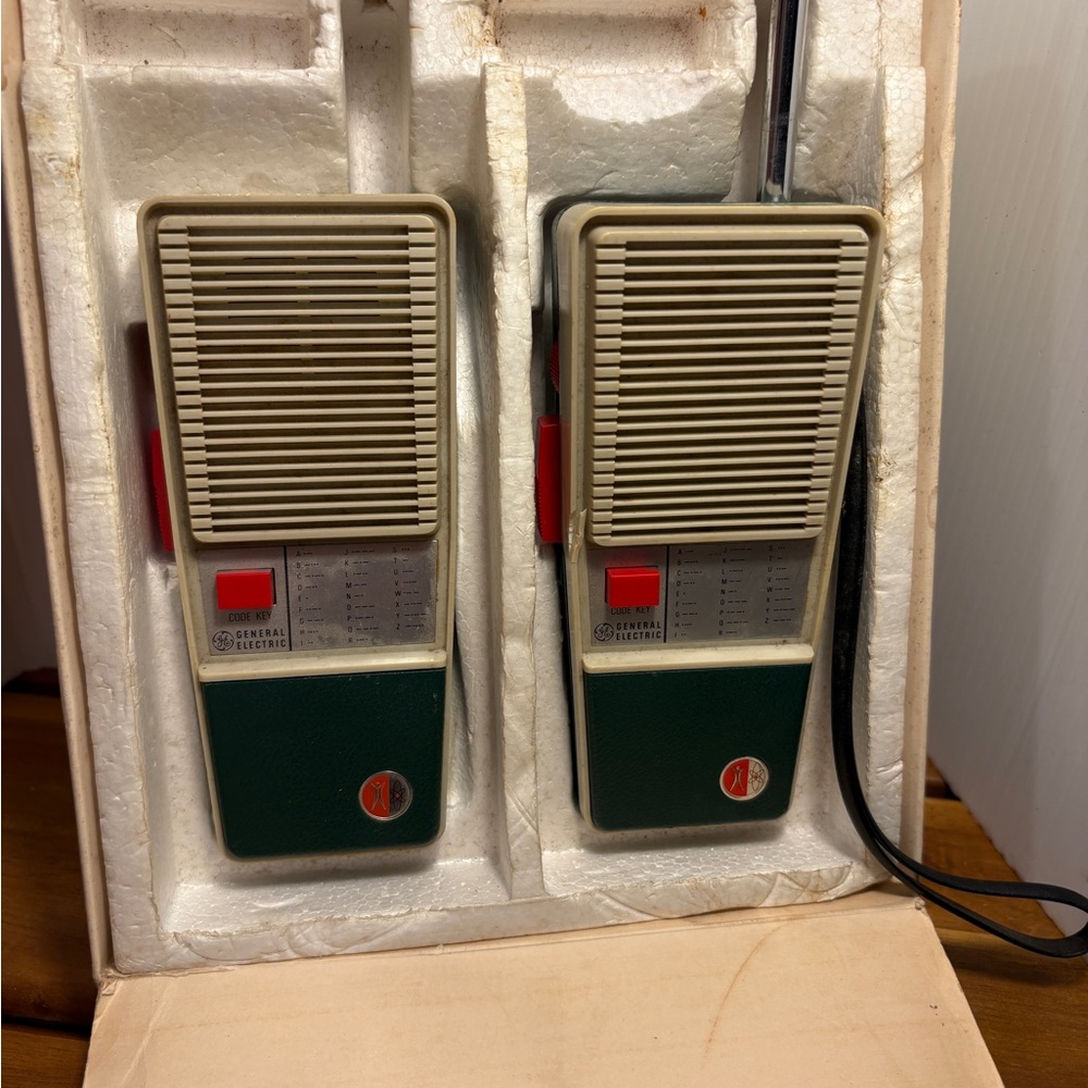 Vintage‎ G.E. Walkie Talkie Intercom Set - Green and Cream WORKS! C1